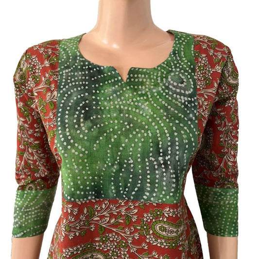 Kalamkari Cotton Y neck Straight cut kurta with 3/4 sleeves & Bandhani Patches , Multicolor,  KK1080