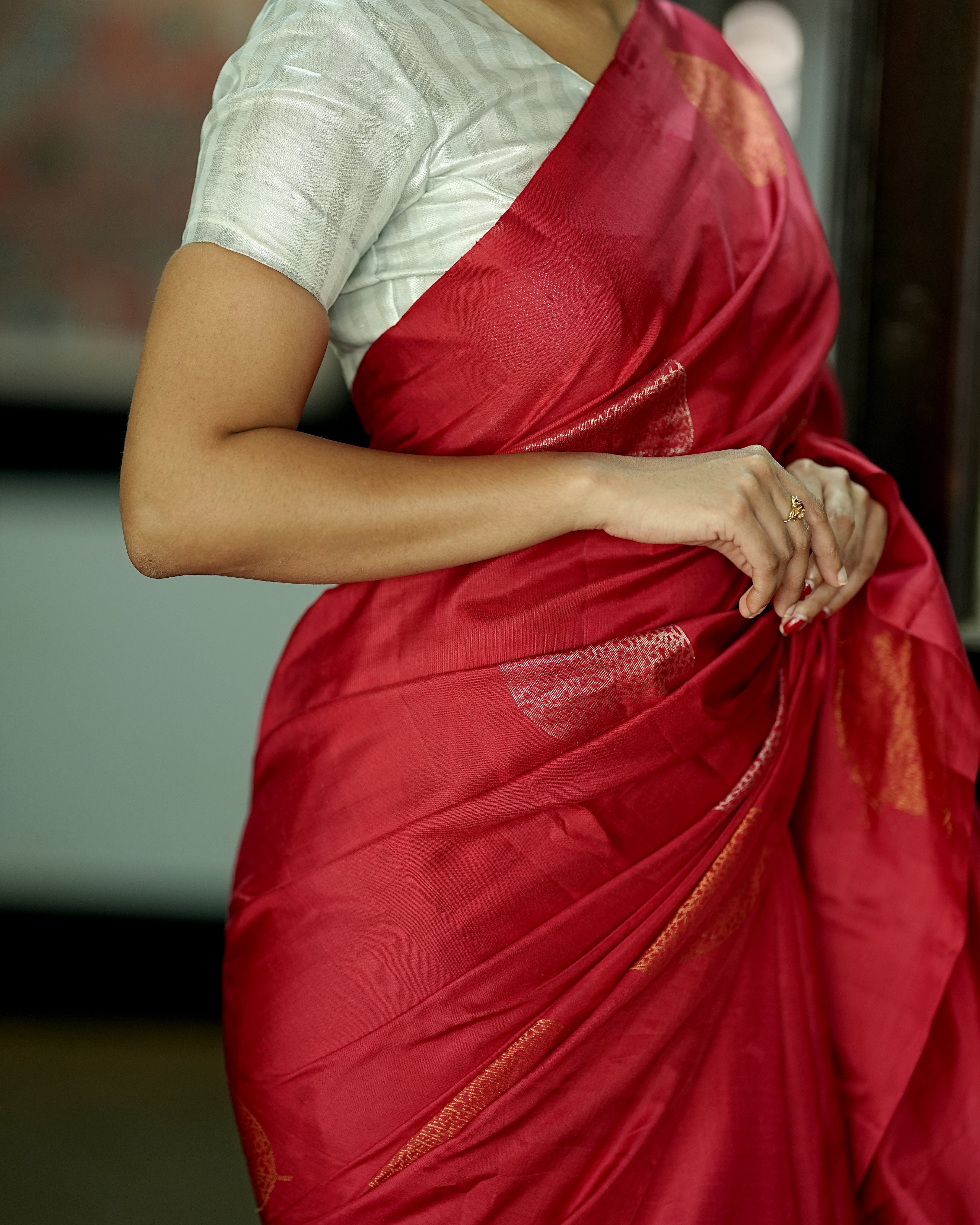 Pure Kanchipuram Soft Silk Borderless Saree with Pure Gold & Silver Zari Butta & Plain Navy blue Blouse Piece,   Red - Navy blue,   SK1002