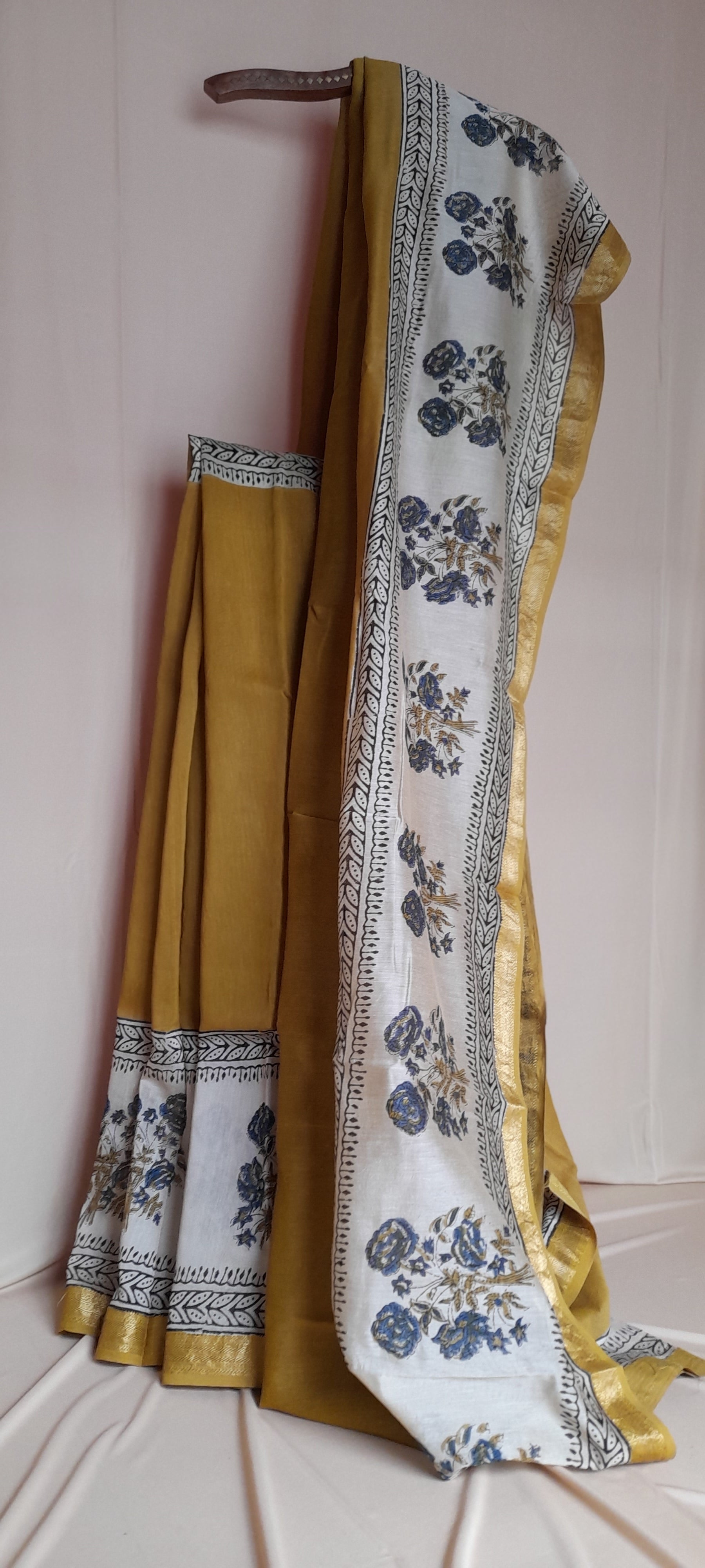 Maheswari Silk Cotton Bagru Printed Saree With Zari Border, Mustard - Beige, SS1028