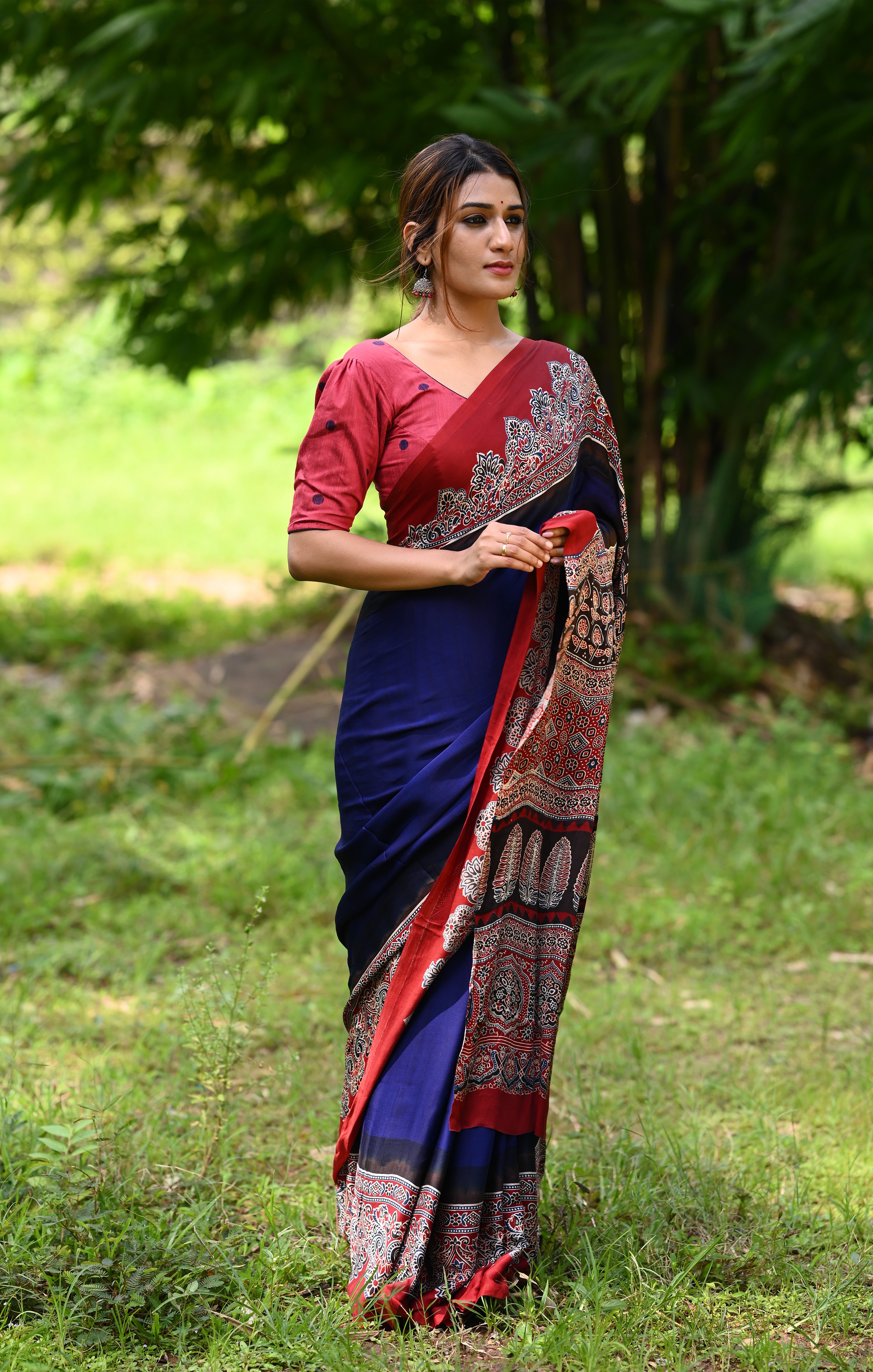 Navy blue discount plain silk saree